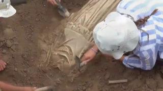 Heyecanladıran keşif! 1800 yıllık kadın heykeli bulundu 