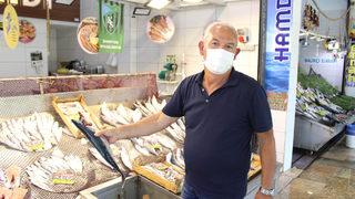 Balık tezgahında müsilaj tehlikesi: Pazara gelenler Marmara balığı mı? diye soruyor