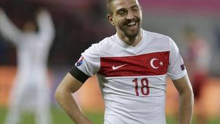 Caner'den olay gönderme! 