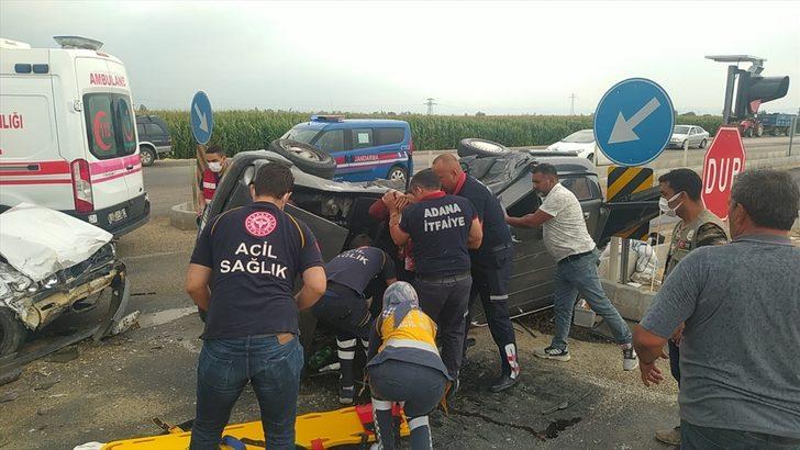 Adana'da iki otomobil çarpıştı: 5 yaralı G1