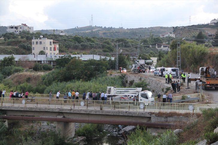 Hatay'da otomobil yayaya çarpıp dereye devrildi: 1 ölü, 3 yaralı G4