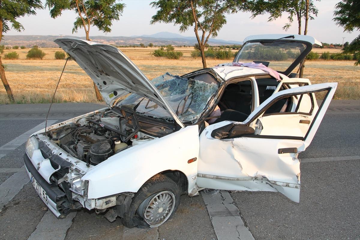 Manisa'da trafik kazasında biri &ccedil;ocuk 3 kişi yaralandı