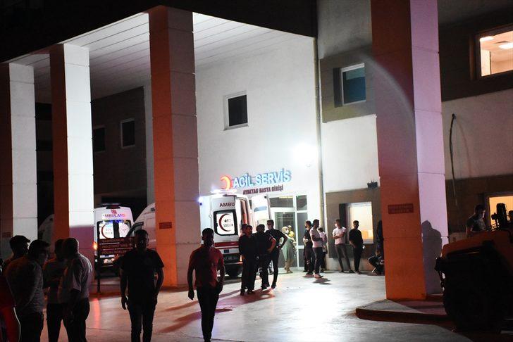 Mardin'de hafif ticari aracın çarptığı 2 öğretmen hayatını kaybetti G3