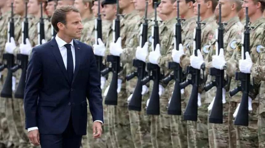 Fransa'da e-muhtırayı imzalayan 6 emekli general, askeri konseye hesap verecek