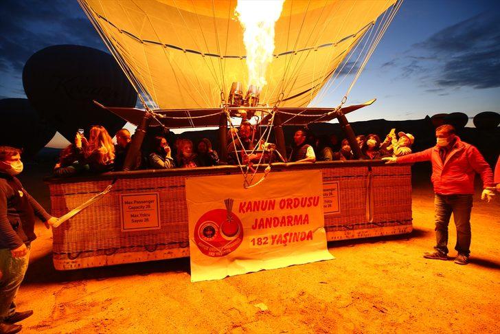 Jandarmanın 182'nci kuruluş yıl dönümü kutlama afişleri Kapadokya semalarında süzüldü G2