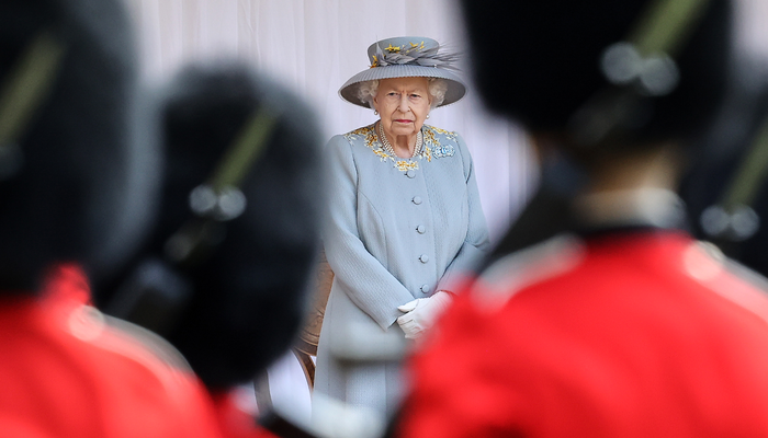 Kraliçe Elizabeth'e buruk 95'inci doğum günü kutlaması