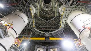 NASA, Ay'a ilk kadın astronotu gönderecek