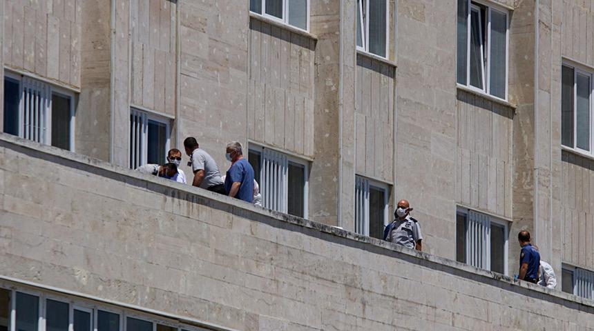 Hastanede korkunç olay! Araştırma görevlisi sekizinci kattan düştü