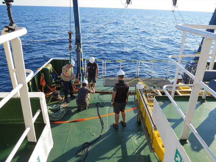 Deprem araştırmasında ilk seferini tamamlayan TÜBİTAK Marmara Araştırma Gemisi, İzmir'e döndü G2