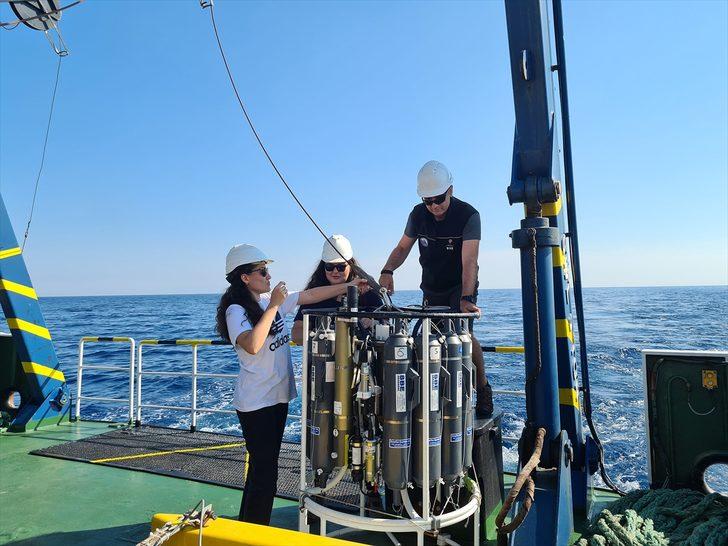 Deprem araştırmasında ilk seferini tamamlayan TÜBİTAK Marmara Araştırma Gemisi, İzmir'e döndü G3