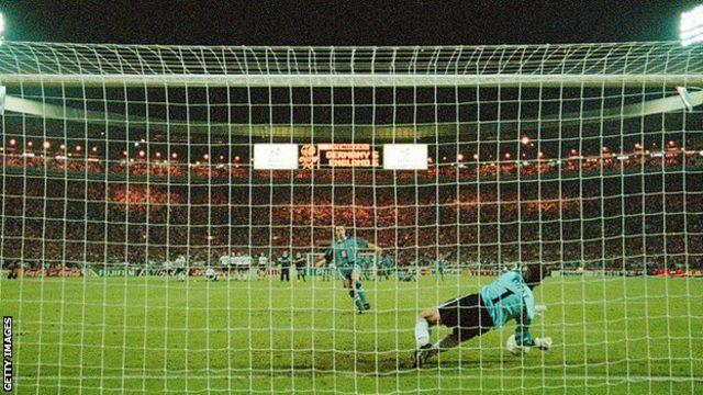 Southgate, Euro 96 yarı finalinde Almanya'ya karşı kritik penaltıyı kaçıran isimdi.