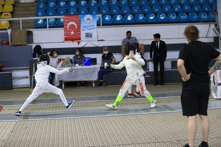 Sakarya'da düzenlenen 10,12 ve 14 Yaş Altı Eskrim Türkiye Şampiyonası sürüyor G2