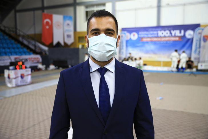 Sakarya'da düzenlenen 10,12 ve 14 Yaş Altı Eskrim Türkiye Şampiyonası sürüyor G3