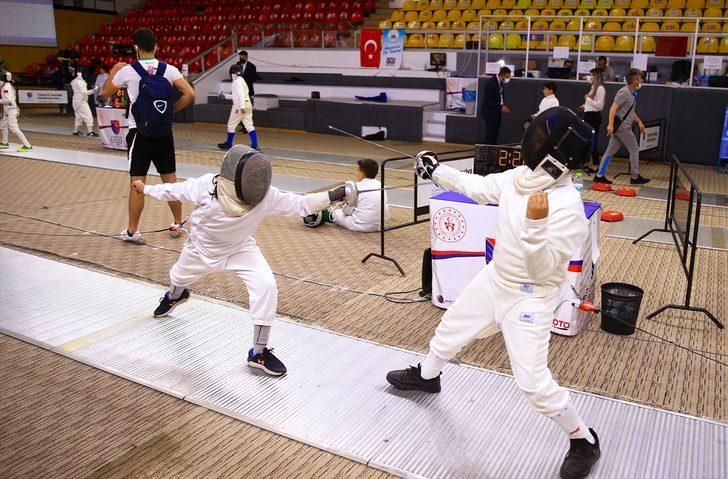 Sakarya'da düzenlenen 10,12 ve 14 Yaş Altı Eskrim Türkiye Şampiyonası sürüyor G5