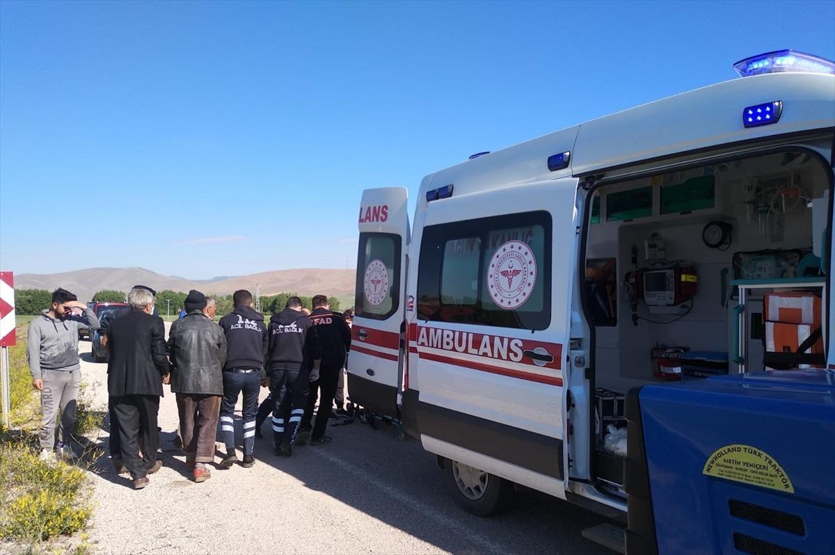 Bayburt'ta yolcu otob&uuml;s&uuml; devrildi: 4 yaralı