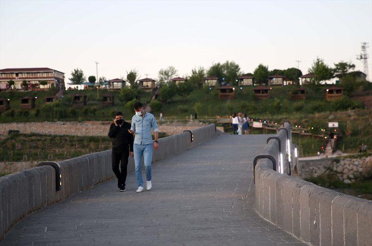 Muş'taki tarihi Murat Köprüsü, yerli ve yabancı turistleri ağırlıyor G3