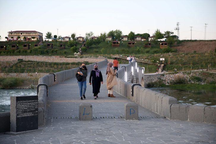 Muş'taki tarihi Murat Köprüsü, yerli ve yabancı turistleri ağırlıyor G5