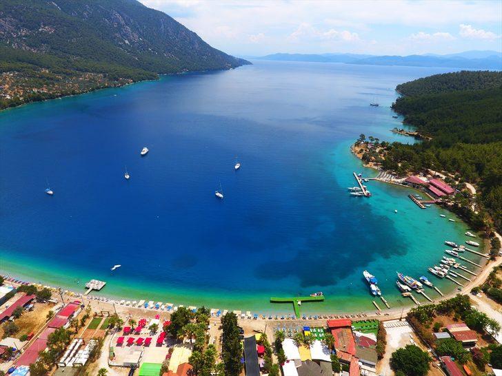 Muğla'daki Akbük Koyu'nda kaçak yapıların yıkımı devam ediyor G1