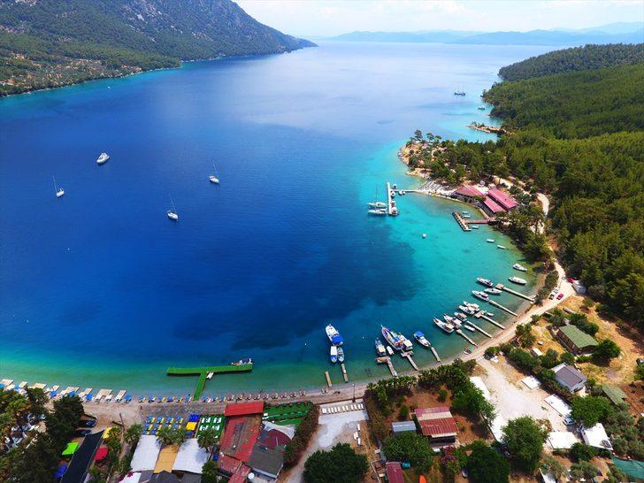 Muğla'daki Akbük Koyu'nda kaçak yapıların yıkımı devam ediyor G3