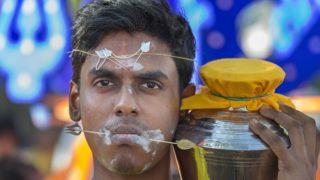 Dünya üzerinde kutlanan ‘en acı’ festival Thaipusam görenleri hayrete düşürüyor