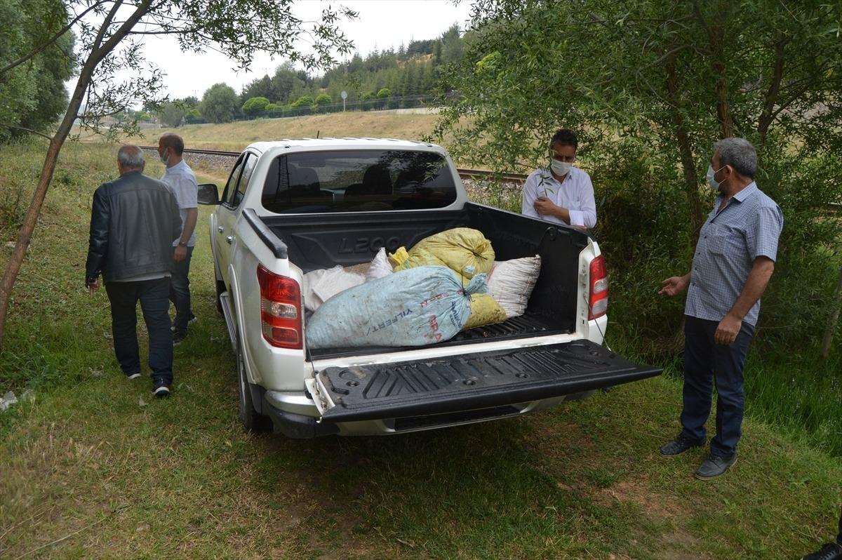Afyonkarahisar'da evde ka&ccedil;ak toplanan 5 &ccedil;uval salyangoz bulundu