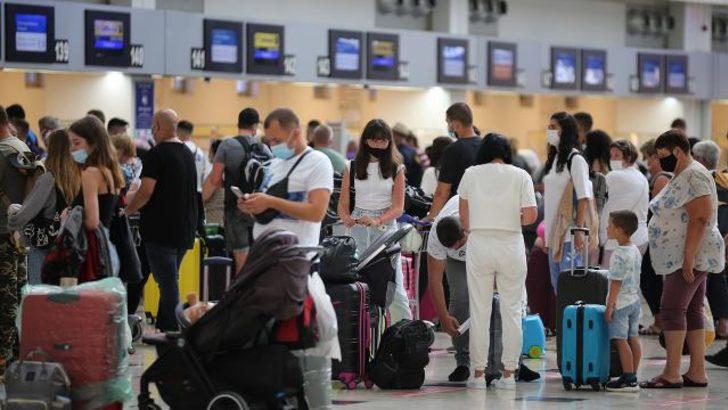 Antalya'ya 8 günde 120 bin turist geldi