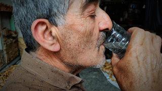 Koronavirüsten korunmak için demir suyu içiyor!