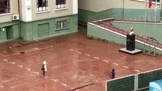 İlkokul öğrencilerinden yürekleri ısıtan davranış! Sosyal medyada gündem oldu