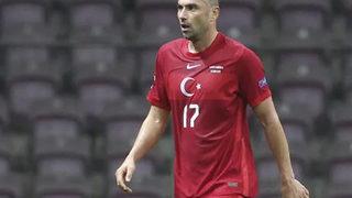 İtalya maçından sonra uçakta kriz! Olaya Burak Yılmaz el attı