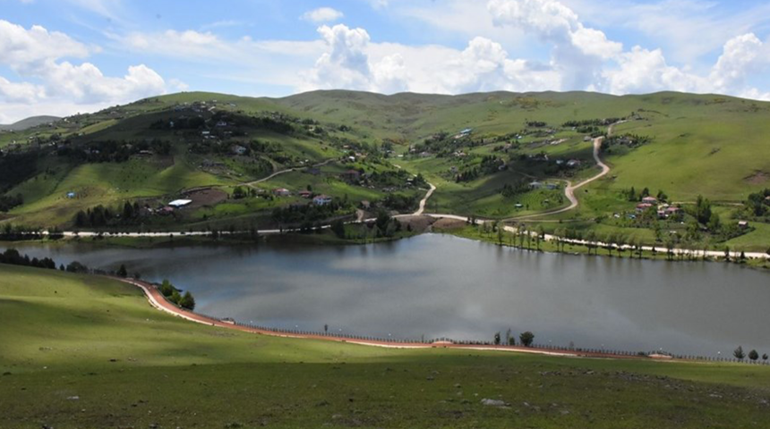 Karadeniz’in menderesleriyle ünlü Perşembe Yaylası, doğaseverleri ağırlamayı sürdürüyor