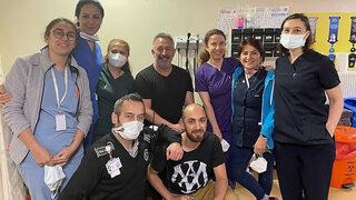 Cem Yılmaz koronavirüs aşısı oldu! Sağlık personeline can feda