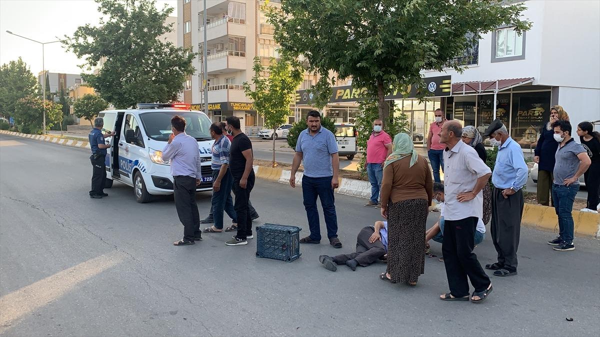 Adıyaman'da motosikletin &ccedil;arptığı işitme engelli yaya yaralandı