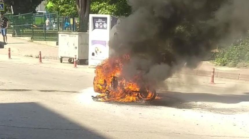 Seyir halindeki kuryenin motoru alev topuna döndü