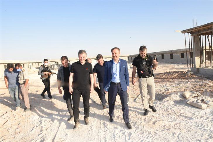 Şanlıurfa Valisi Abdullah Erin Tel Abyad'da yürütülen çalışmaları inceledi G1