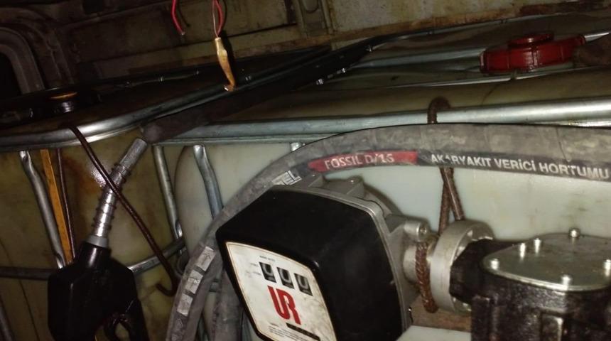 Kocaeli&rsquo;de 900 litre ka&ccedil;ak akaryakıt ele ge&ccedil;irildi: 2 g&ouml;zaltı