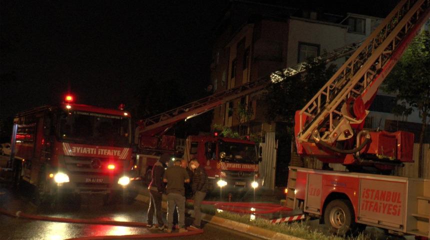 Sancaktepe'de depoda yangın! Tüpler peşe peşe patladı, mahalleli sokağa döküldü