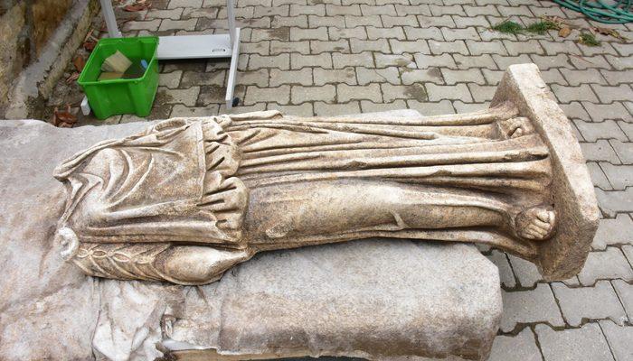 Metropolis Antik Kenti'nde bin 800 yıllık kadın heykeli bulundu