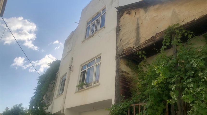 Mersin'de 2 çocuğunu bıçakla yaraladığı öne sürülen kadın intihar etti