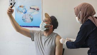 Tüm SGK'li çalışanların aşılanmasına başlandı, aşı merkezlerinde yoğunluk yaşanıyor