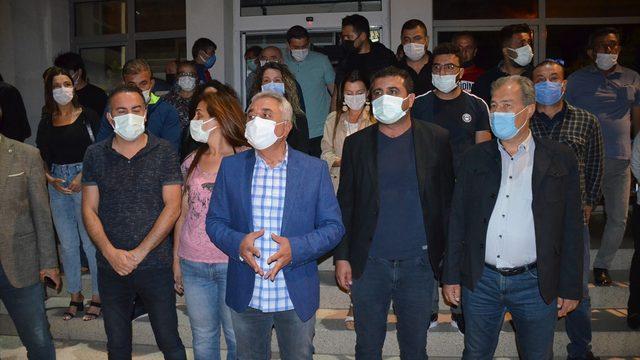 GÜNCELLEME 2- Didim Belediye Başkanı Atabay ile avukatı, bir grubun sopalı saldırısına uğradı