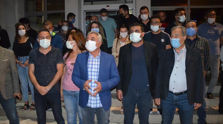 GÜNCELLEME - Didim Belediye Başkanı Atabay ile avukatı, bir grubun sopalı saldırısına uğradı