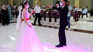 Düğünlerdeki kısıtlamalarla ilgili yeni gelişme! İkram dönemi yeniden başladı