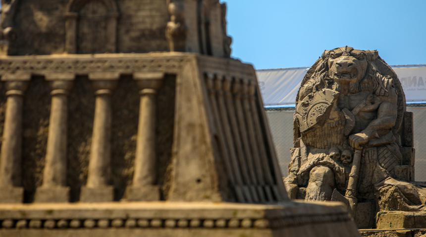 ‘Kayıp şehir’ Atlantis bu sefer kum üzerinde yükseldi! Kumdan heykeller festivalde beğeni topladı