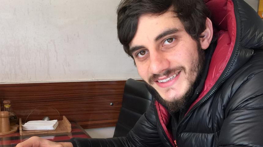 Ayakkabılarını giyerken belindeki tabanca ateş alan kişi hayatını kaybetti