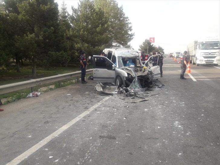 Eskişehir'de tırla çarpışan araçtaki anne ve kızı öldü, baba ve iki çocuğu yaralandı G1
