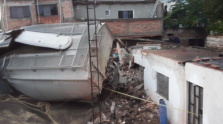 Meksika’da raydan çıkan tren 4 eve çarptı: 1 ölü, 3 yaralı