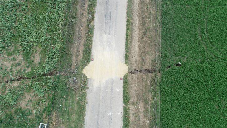 Afyonkarahisar'da etkili olan sağanak yollarda ve tarım arazilerinde hasara neden oldu G1