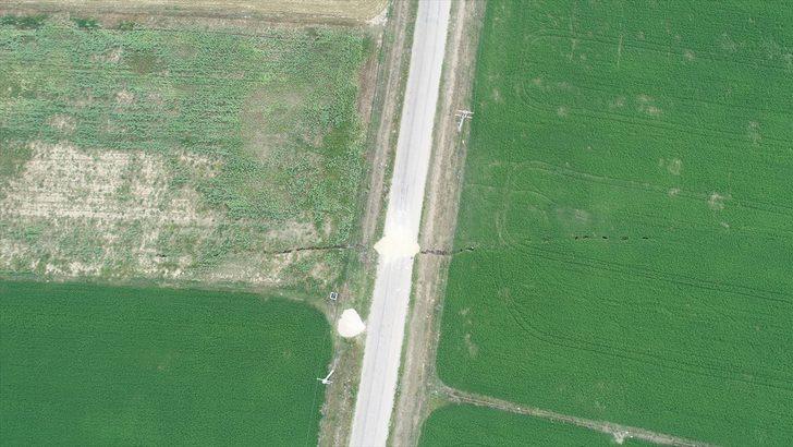 Afyonkarahisar'da etkili olan sağanak yollarda ve tarım arazilerinde hasara neden oldu G2