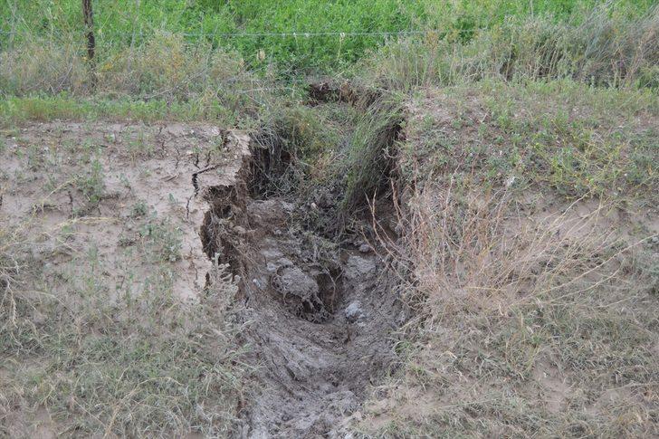 Afyonkarahisar'da etkili olan sağanak yollarda ve tarım arazilerinde hasara neden oldu G5