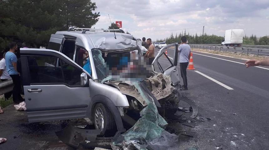Kahreden kaza! Anne ve kızı öldü, baba ve 2 oğlu yaralandı